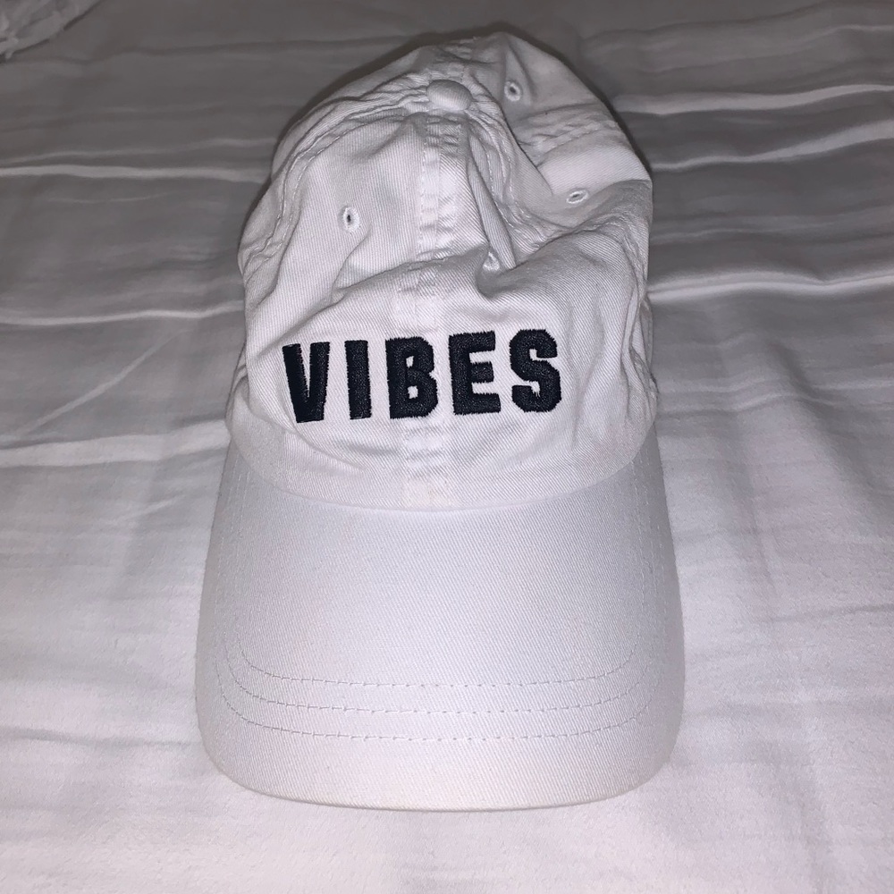 victoria’s secret PINK white vibes hat